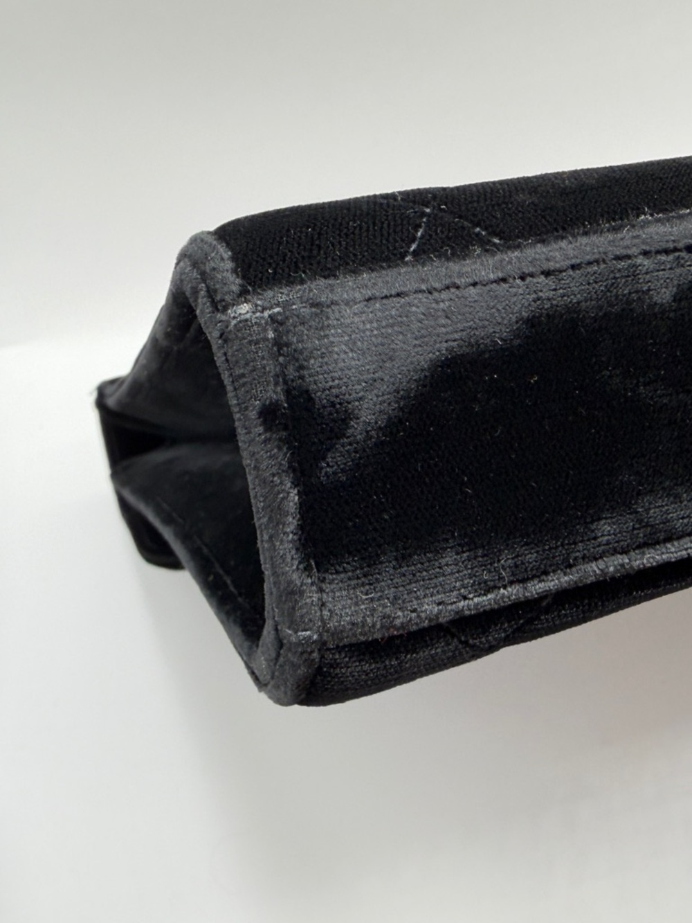 Chanel Authentic Vintage Deep Black Velvet Briefcase Gold Hardware, 1994-1996 - Picture 5 of 15